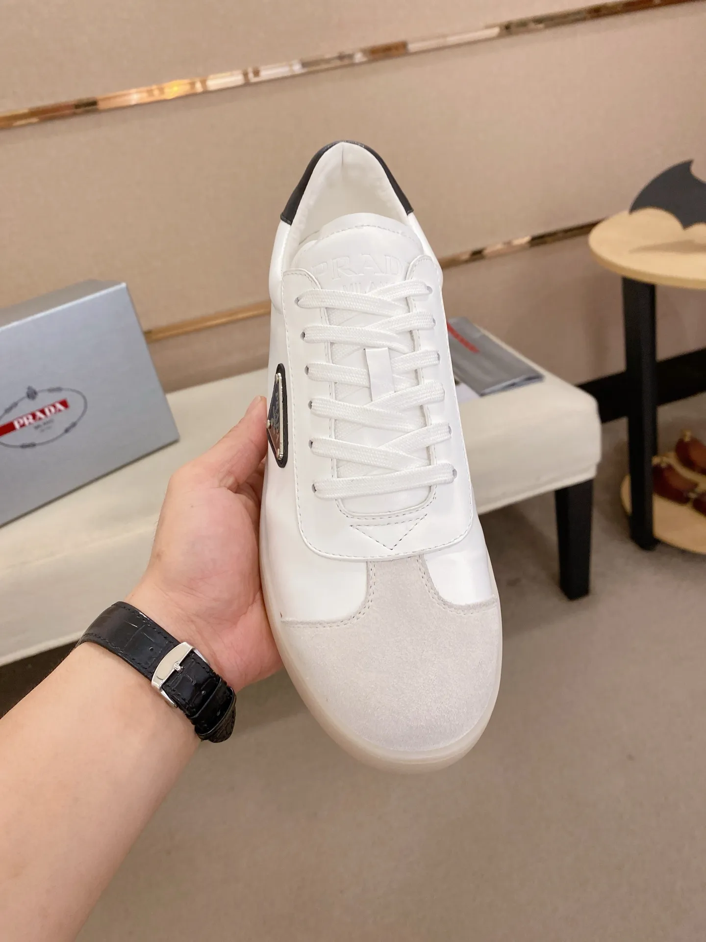 Men's shoes 💰 540💰 ✔️✔️✔️High-quality new PRADA counters are launched at the same time. The new men's shoes and 😘fabrics are selected from first-layer cowhide and are made by pure handicrafts. Lining: Full cowhide lining. 👍🏿 High-end ☄️ air-cushion molded anti-slip rubber outsole, exquisite lines, simple and elegant, comfortable and high-end for leisure travel. Code number: 38 to 44